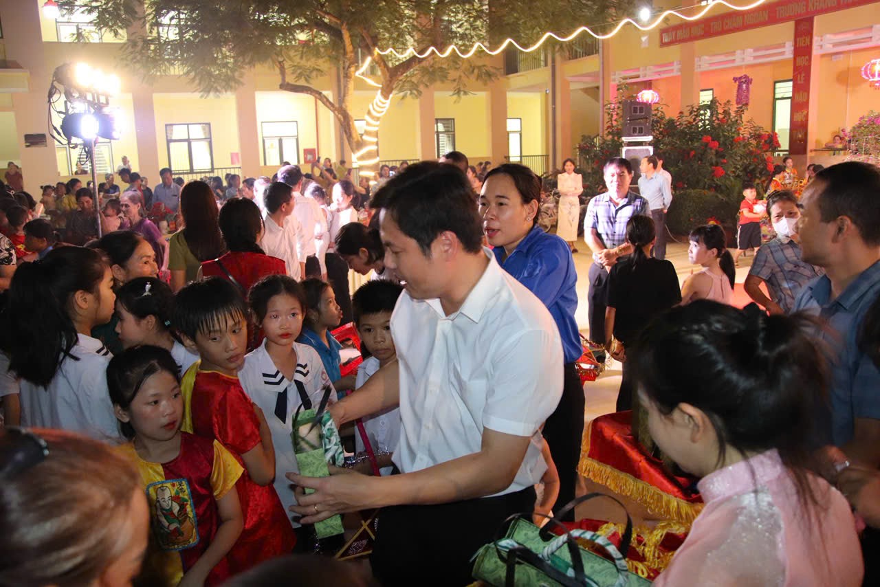 Tết Trung Thu ấm áp tại Nhữ Khê: Gắn kết cộng đồng, chăm lo mầm non đất nước