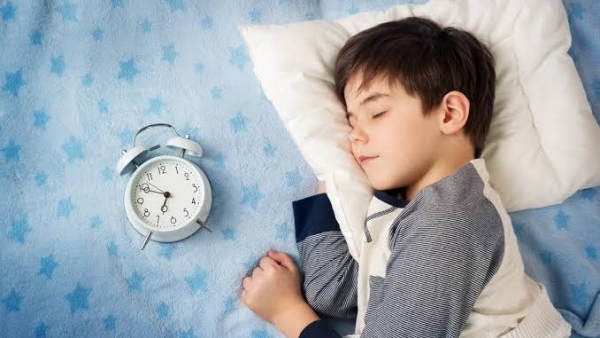 Ngủ trước 23h có giúp trẻ tăng chiều cao?