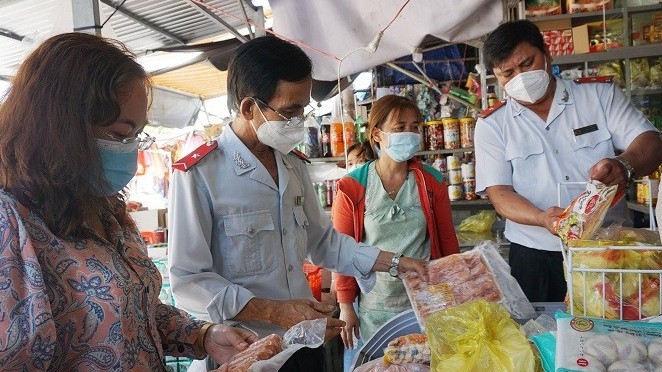 Đảm bảo an toàn thực phẩm và bình ổn giá hàng hóa Tết Nguyên đán Quý Mão 2023