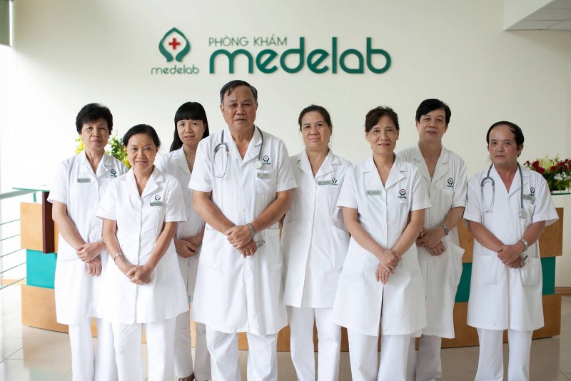 Đội ngũ bác sĩ giàu kinh nghiệm, luôn đặt y đức lên hàng đầu tại Phòng khám đa khoa Medelab. Ảnh: Fanpage phòng khám. https://suckhoeviet.org.vn/