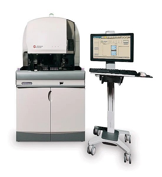 Máy xét nghiệm huyết học tự động UniCel DxH600 tại phòng khám Medelab. Ảnh: phòng khám. https://suckhoeviet.org.vn/