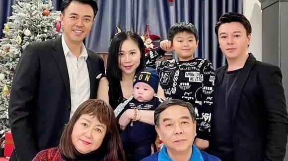MC, diễn viên Tuấn Tú hiếm hoi khoe khoảnh khắc hạnh phúc bên gia đình