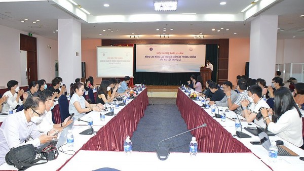 Báo động đỏ tình trạng ngày càng nhiều người trẻ hút thuốc lá điện tử