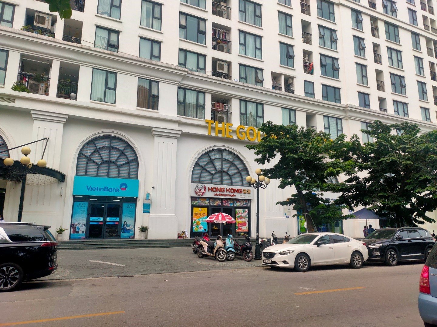 Chung cư B6 Giảng võ (The Golden Armor): Sức khỏe cư dân đang bị thách thức do hệ thống xả thải tòa nhà dấu hiệu hư hỏng nặng kéo dài, vi phạm nghiêm trọng Luật Môi trường. Cơ quan chức năng cần vào cuộc để đảm bảo môi trường sống cho cư dân. Chung cư B6 Giảng Võ: Dân