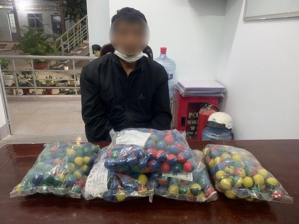 Đăk Lắk: Công an phường Tự An bắt quả tang đối tượng mua bán, tàng trữ trái phép 7kg pháo nổ