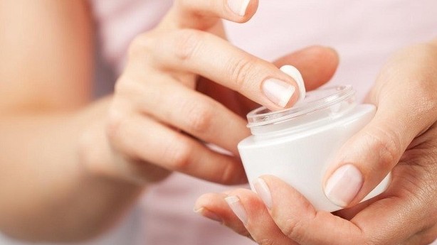 Bộ Y tế đình chỉ lưu hành lô “kem chuyên nám” nghi là hàng giả
