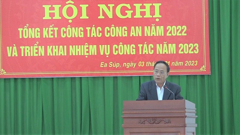 ​Đồng chí Y Sáo Byă – Phó Bí thư Thường trực huyện ủy phát biểu chỉ đạo tại Hội nghị