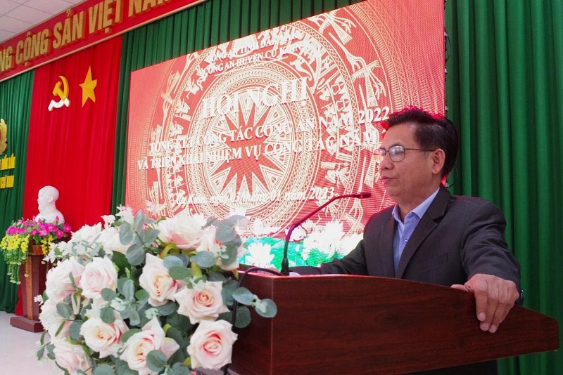 Đồng chí Võ Tấn Huy, Phó Bí thư Huyện ủy, Chủ tịch UBND huyện phát biểu