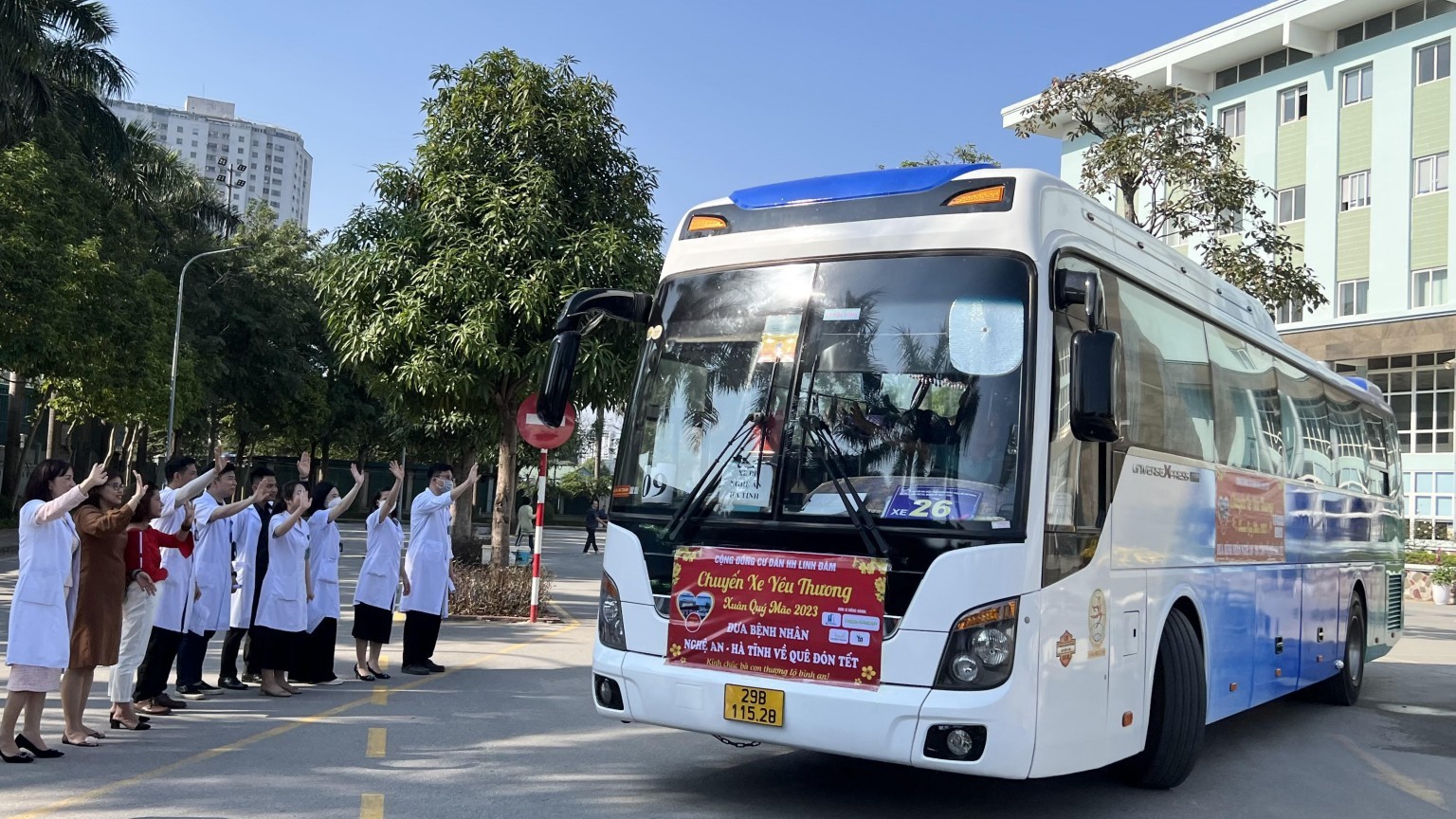 Bệnh viện K mang Tết yêu thương tới người bệnh ung thư