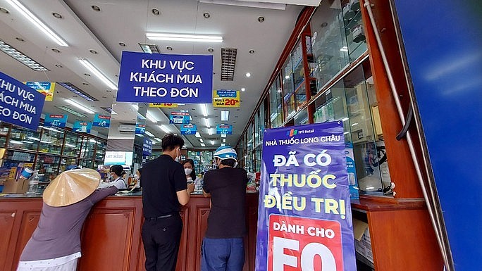 Công ty cổ phần dược phẩm FPT Long Châu (176 Ông Ích Khiêm, phường 5, quận 11) bị phạt 15 triệu đồng.