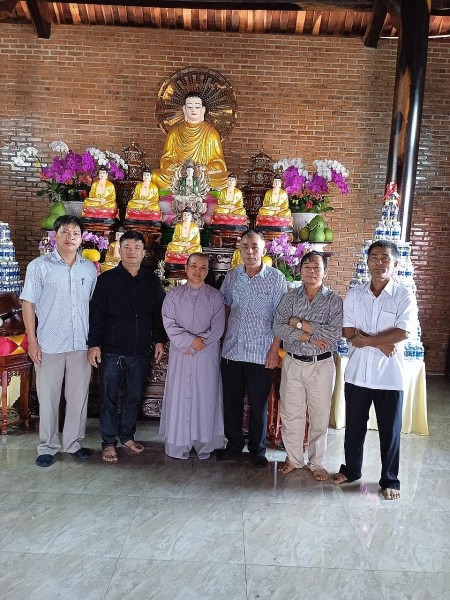 Đắk Lắk: Xã Cư Êbur tổ chức thăm, tặng quà các cơ sở tôn giáo nhân dịp Tết Nguyên đán Quý Mão năm 2023