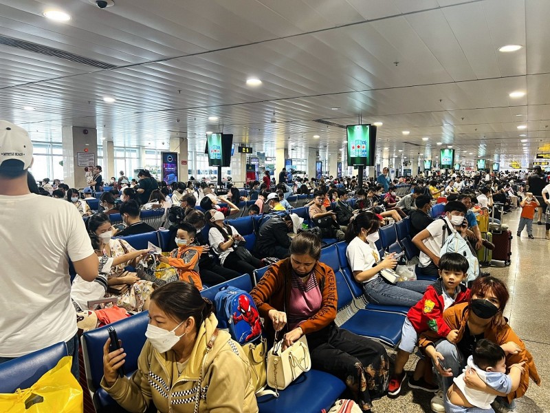 Sân bay Tân Sơn Nhất những ngày cận tết nhưng không ghi nhận tình trạng ùn tắc, lộn xộn. Ảnh: H.M