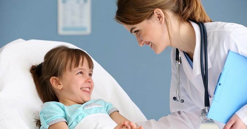 Việc điều trị bệnh hô hấp ở trẻ cần được thực hiện bởi các bác sĩ chuyên môn nhi khoa để đem lại kết quả tốt nhất. Ảnh: Internet. https://suckhoeviet.org.vn/