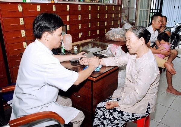 Lương y Phạm Ngọc Khánh vị thầy thầy thuốc nhân hậu, rất thành công điều trị bệnh suy giãn tĩnh mạch và bệnh mạch vành
