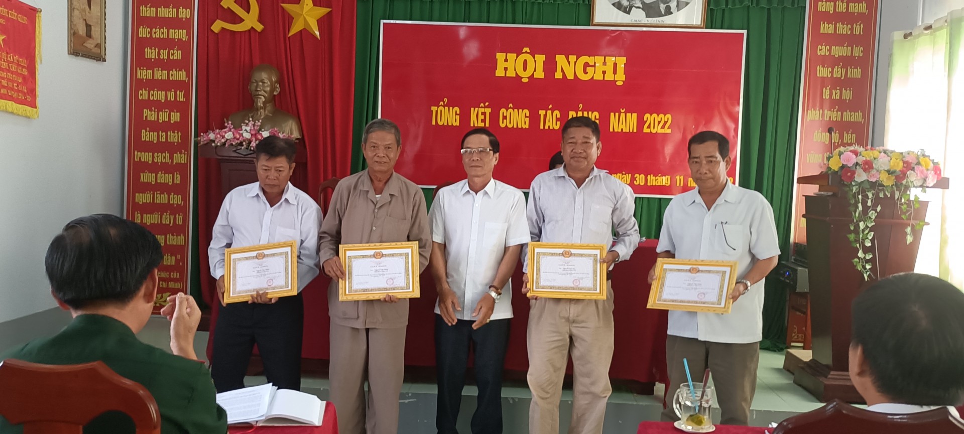 Ông Nguyễn Văn Dũng chữa bệnh cho người nghèo, làm từ thiện giúp đời