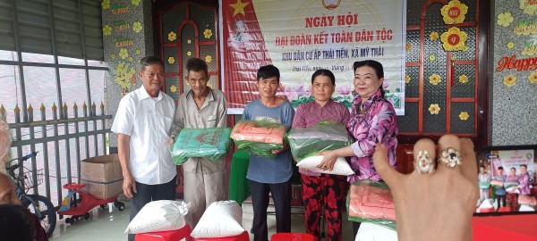 Ông Nguyễn Văn Dũng chữa bệnh cho người nghèo, làm từ thiện giúp đời