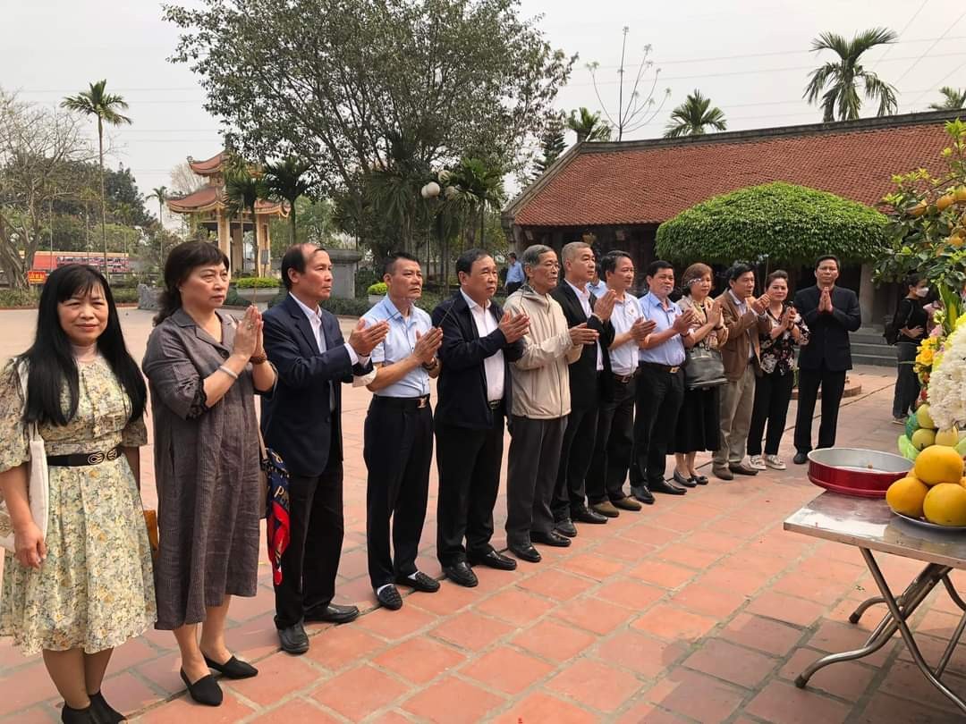 Hội Nam Y Việt Nam dự lễ dâng hương tưởng nhớ Đại Danh y Thiền sư Tuệ Tĩnh