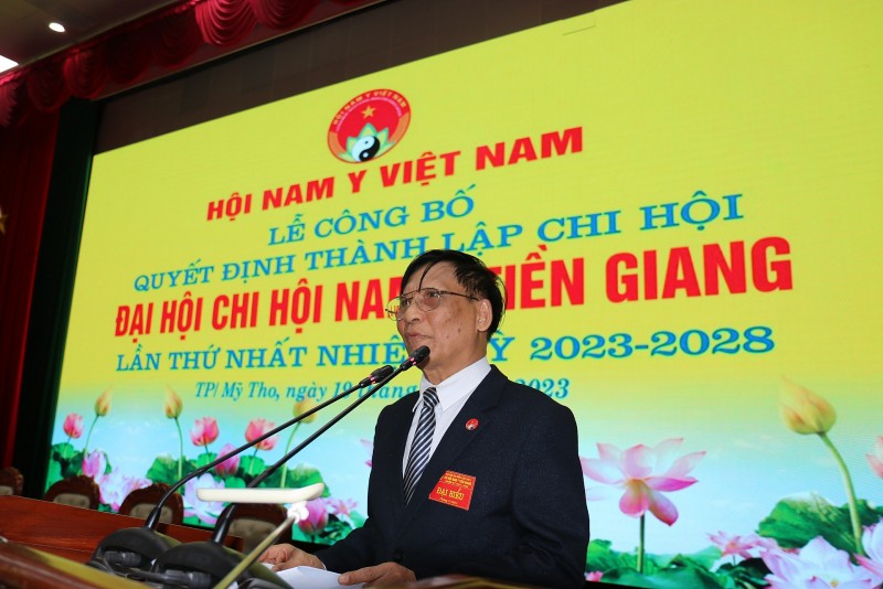 Lương y Đỗ Sơn Hà Đọc công bố Quyết định thành lập Chi hội Nam y Tiền Giang.