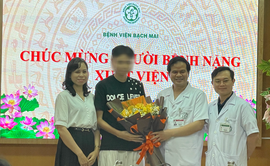 Phẫu thuật thành công khối u nặng 3 kg khỏi lồng ngực thiếu niên