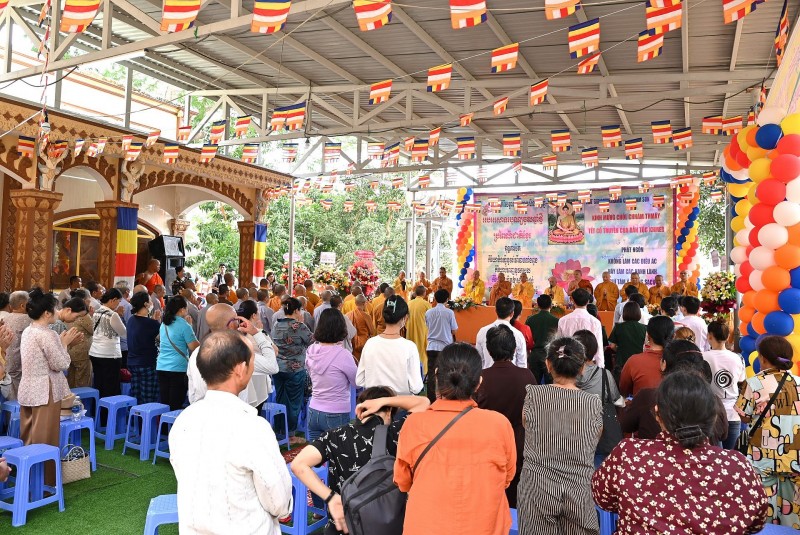 Khung cảnh buổi lễ đón mừng Tết cổ truyền Dân tộc Khmer.