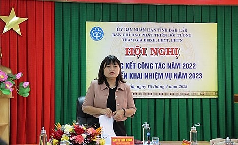 Bà H’Yim Kđoh- Phó Chủ tịch UBND tỉnh Đắk Lắk, Phó Trưởng Ban Thường trực Ban Chỉ đạo phát triển đối tượng tham gia BHXH, BHYT, BHTN tỉnh chỉ đạo tại Hội nghị tổng kết công tác phát triển đối tượng tham gia BHXH, BHYT, BHTN.