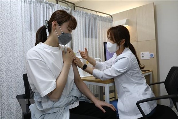 Hàn Quốc ngày thứ ba liên tiếp ghi nhận trên 10.000 ca mắc COVID-19 | Sức khỏe | Vietnam+ (VietnamPlus)