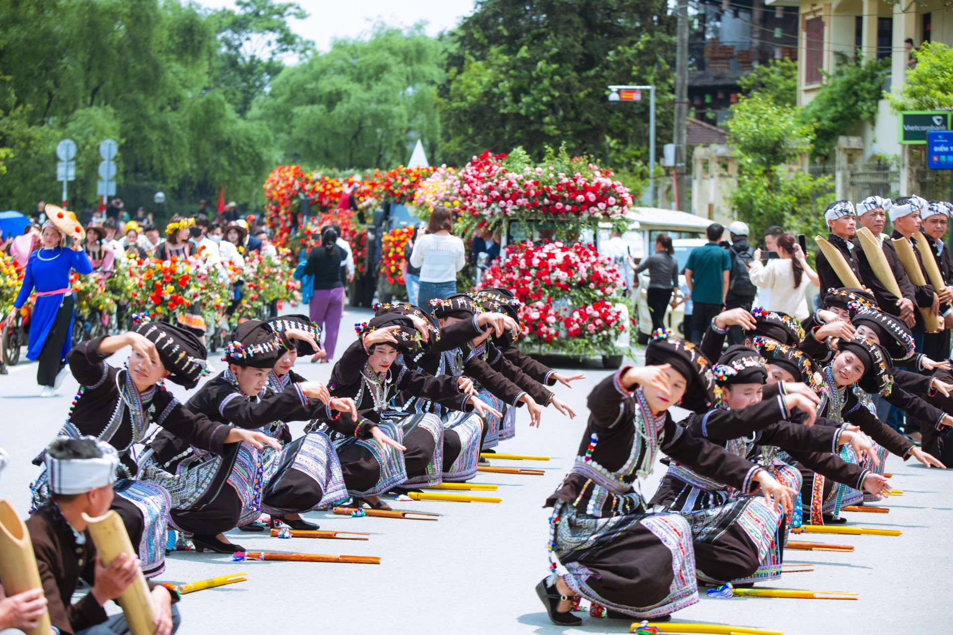 Mãn nhãn với hàng nghìn đóa hồng trong Lễ hội Hoa hồng Sa Pa