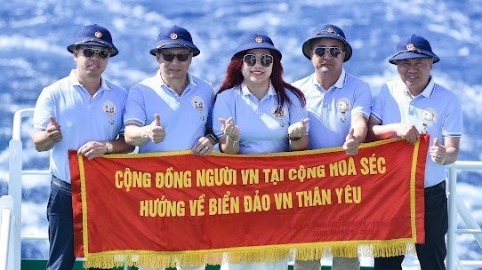 Đoàn kiều bào thăm huyện đảo Trường Sa và nhà giàn DK1 năm 2023