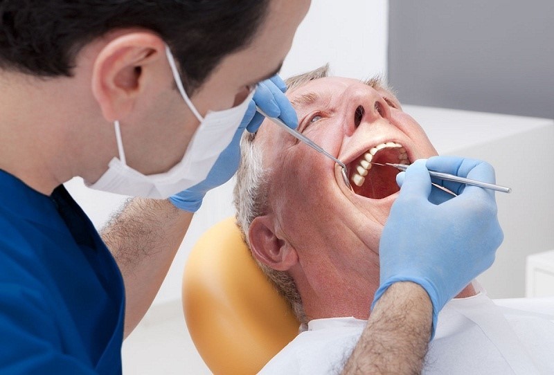 Nên thăm khám nha khoa định kỳ để bảo vệ răng miệng.