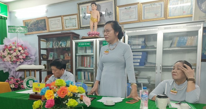 Bà Phạm Thị Gái, Phân Ban, Ban Bảo Trợ Tĩnh Quảng Ngãi phát biểu đống góp xây dựng dự thảo văn bản.