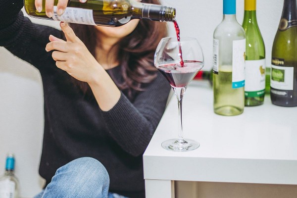 Rượu và mãn kinh là tổ hợp gây nguy hiểm tới sức khỏe phụ nữ