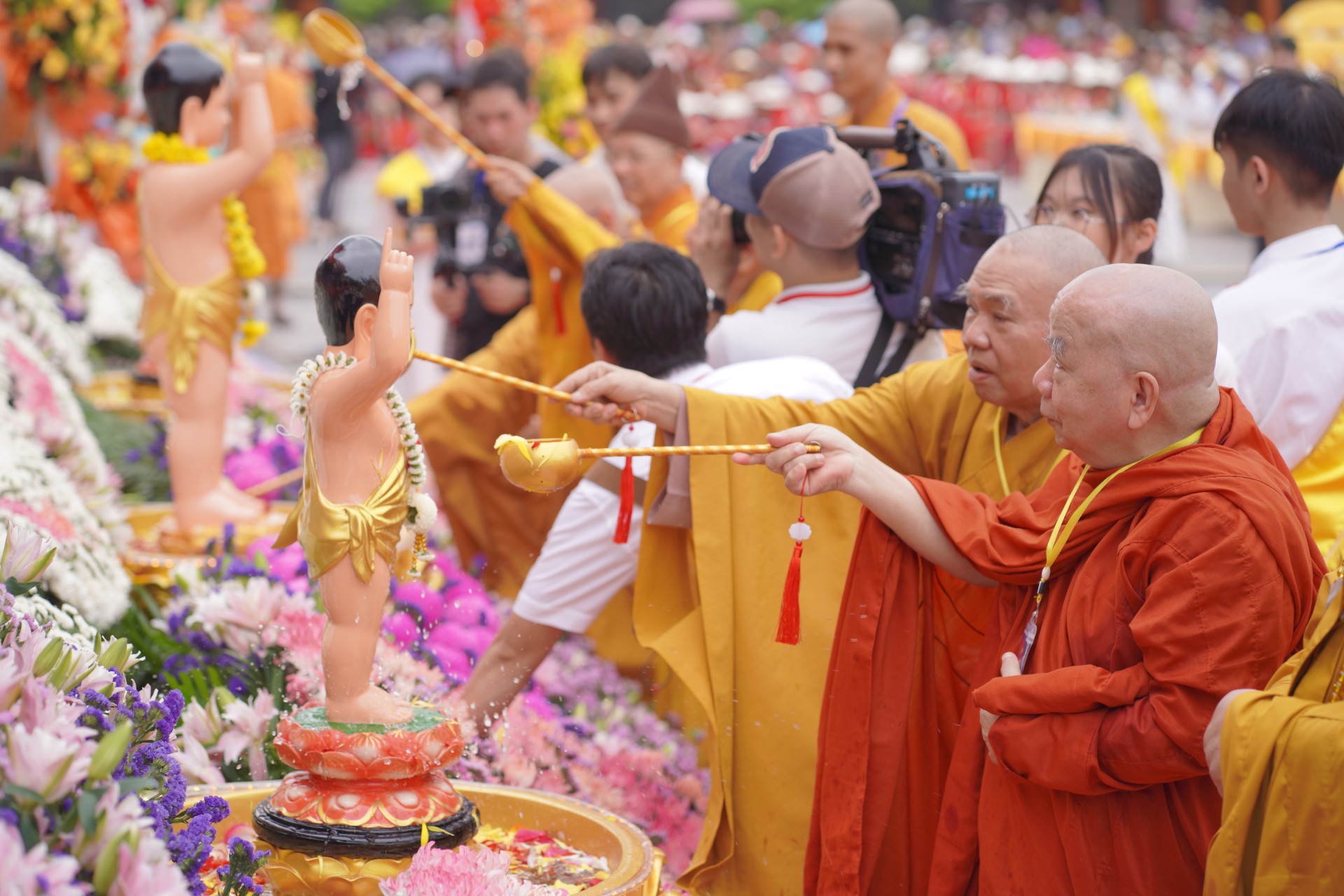Lan tỏa giá trị tốt đẹp mừng Đại lễ Phật đản chùa Ba Vàng 2023