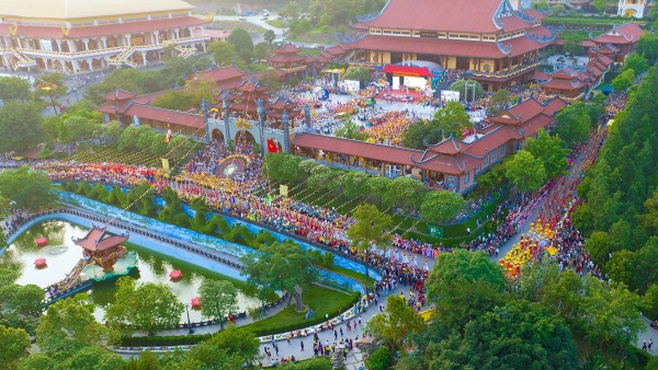 Lan tỏa giá trị tốt đẹp mừng Đại lễ Phật đản chùa Ba Vàng 2023