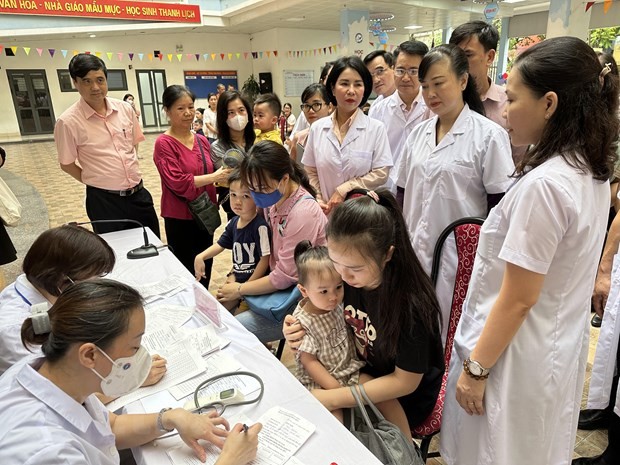 Bộ trưởng Y tế kiểm tra việc triển khai bổ sung Vitamin A tại Hà Nội | Y tế | Vietnam+ (VietnamPlus)