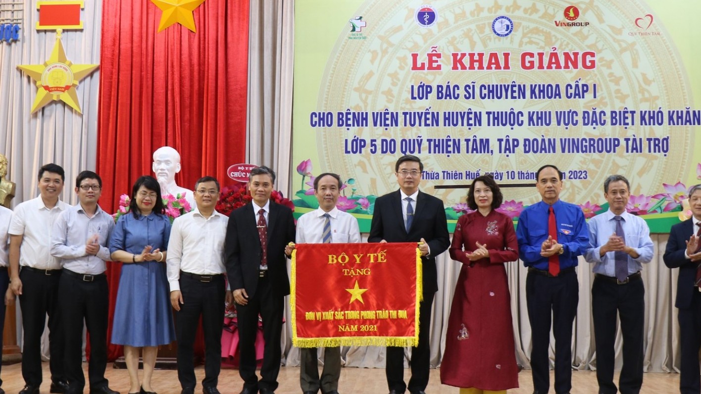 Cung cấp nguồn nhân lực trình độ cao, đáp ứng nhu cầu chăm sóc sức khoẻ cho nhân dân vùng khó khăn