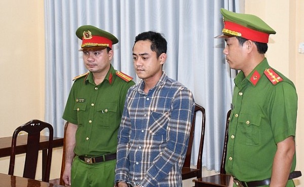 Khởi tố, bắt giam thanh niên chặn đường đập vỡ kính xe cấp cứu