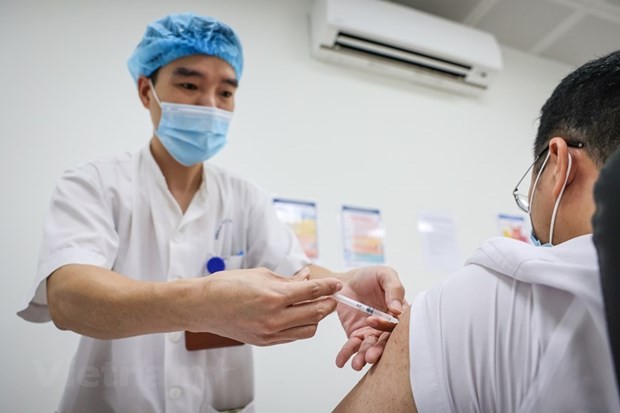 Điều chỉnh COVID-19 từ nhóm A sang nhóm B, xem xét công bố hết dịch | Y tế | Vietnam+ (VietnamPlus)