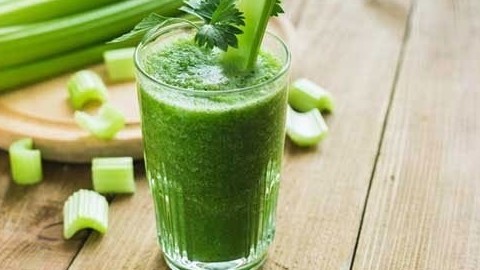 Nước ép cần tây - Lợi ích tuyệt vời cho sức khỏe và làn da