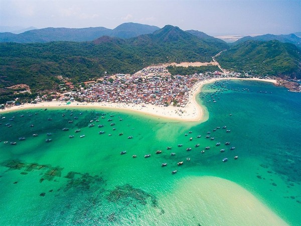 Những bãi biển độc đáo ở Bình Định