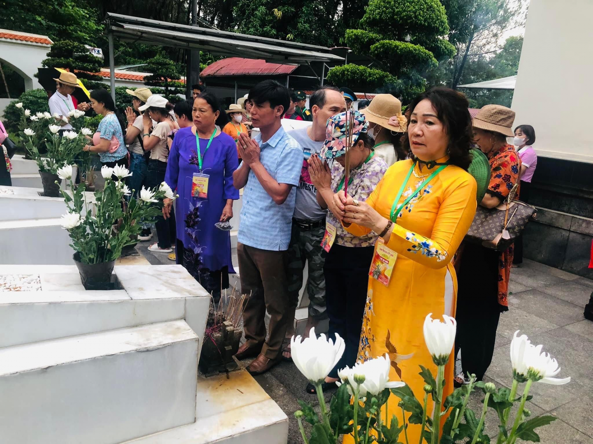 Đoàn "Linh thiêng Việt Nam" tưởng niệm, tri ân Anh hùng Liệt sỹ tại các chiến trường lịch sử