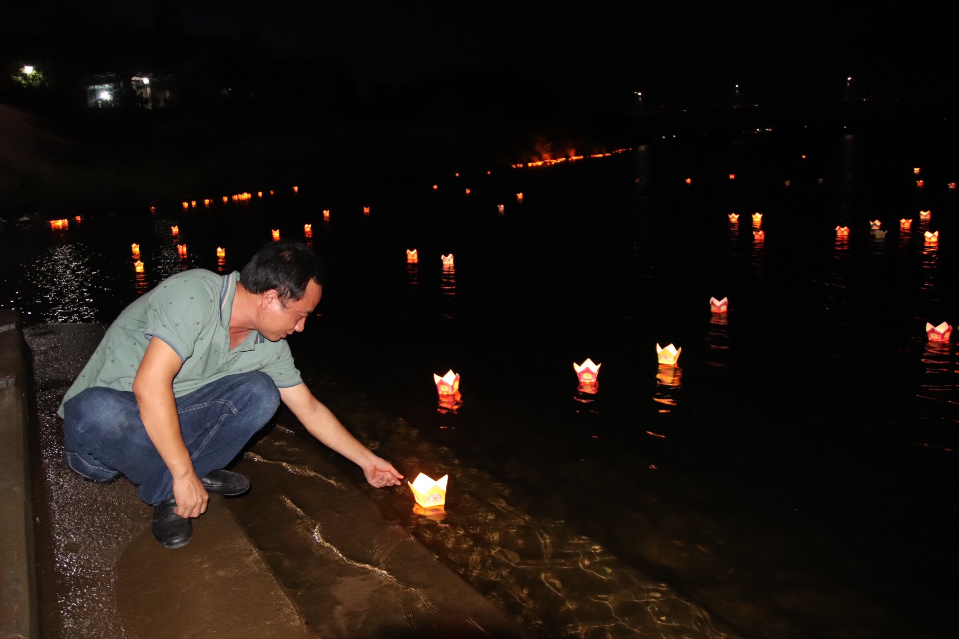 Đoàn "Linh thiêng Việt Nam" tưởng niệm, tri ân Anh hùng Liệt sỹ tại các chiến trường lịch sử