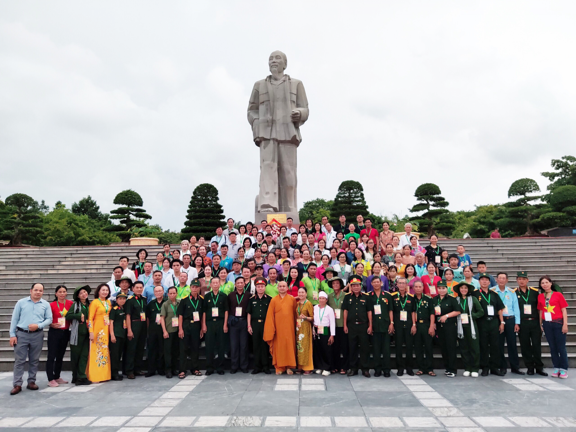 Đoàn "Linh thiêng Việt Nam" tưởng niệm, tri ân Anh hùng Liệt sỹ tại các chiến trường lịch sử