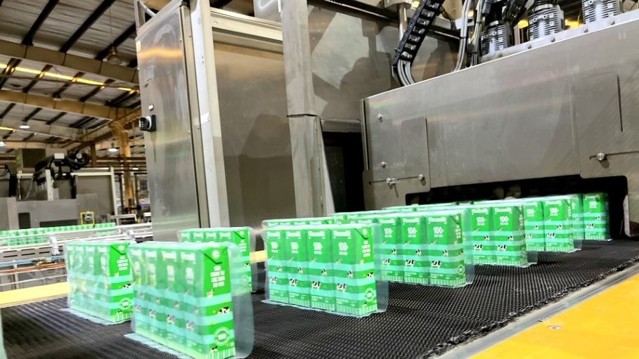 Lộ diện các sản phẩm “ thay áo mới ” đầu tiên của Vinamilk trên dây chuyền.