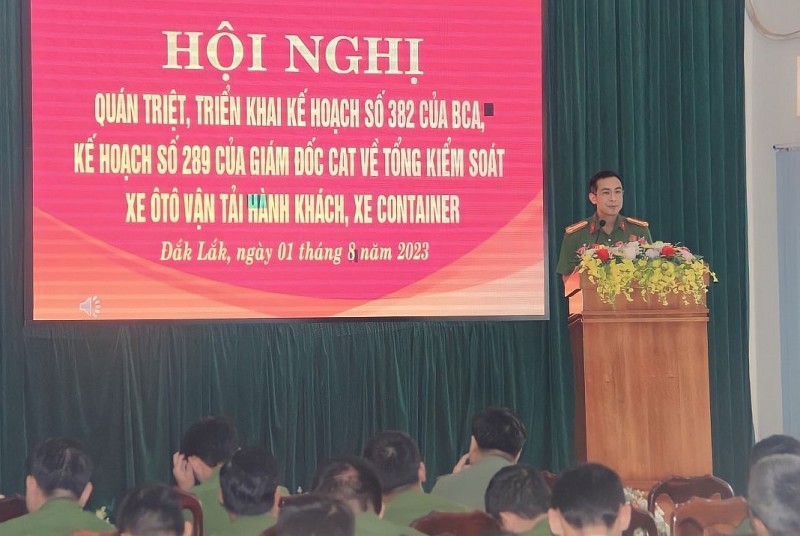 Đại tá Trần Bình Hưng, Phó Giám đốc Công an tỉnh phát biểu chỉ đạo tại Hội nghị.