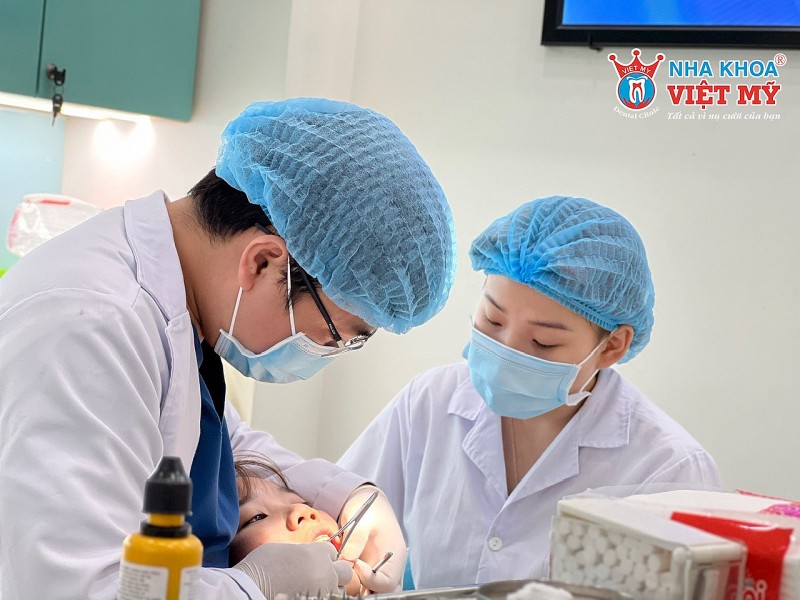           Khách hàng điều trị bệnh lý răng miệng tại Nha khoa Việt Mỹ.