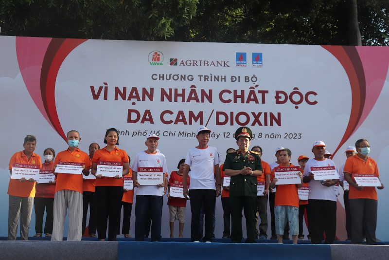 Agribank đồng hành chương trình vì nạn nhân chất độc màu da cam/dioxin Agribank đồng hành chương trình vì nạn nhân chất độc màu da cam/dioxin