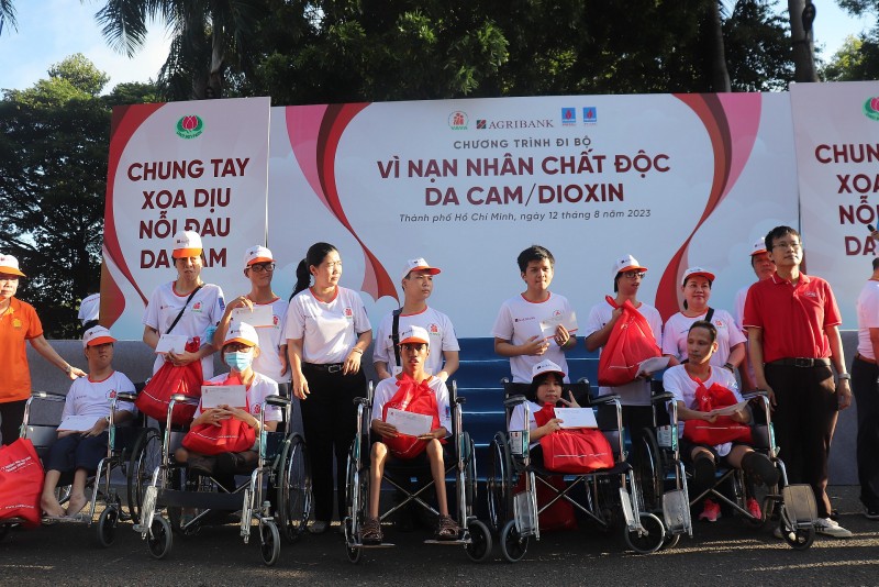 Agribank đồng hành chương trình vì nạn nhân chất độc màu da cam/dioxin Agribank đồng hành chương trình vì nạn nhân chất độc màu da cam/dioxin