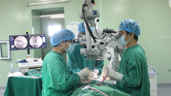 Phẫu thuật loại bỏ u hốc mắt cho bệnh nhân nam 60 tuổi