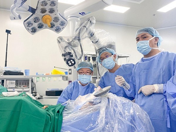 Bệnh viện Tâm Anh: Robot AI (Trí tuệ nhân tạo) mổ não cứu sống bệnh nhân đột quỵ