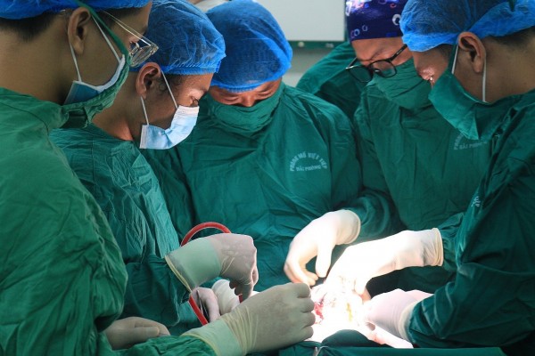 Lấy lại khuôn mặt - Lấy lại cuộc đời cho cô gái trẻ mặt bị tàn phá bởi khối u khổng lồ